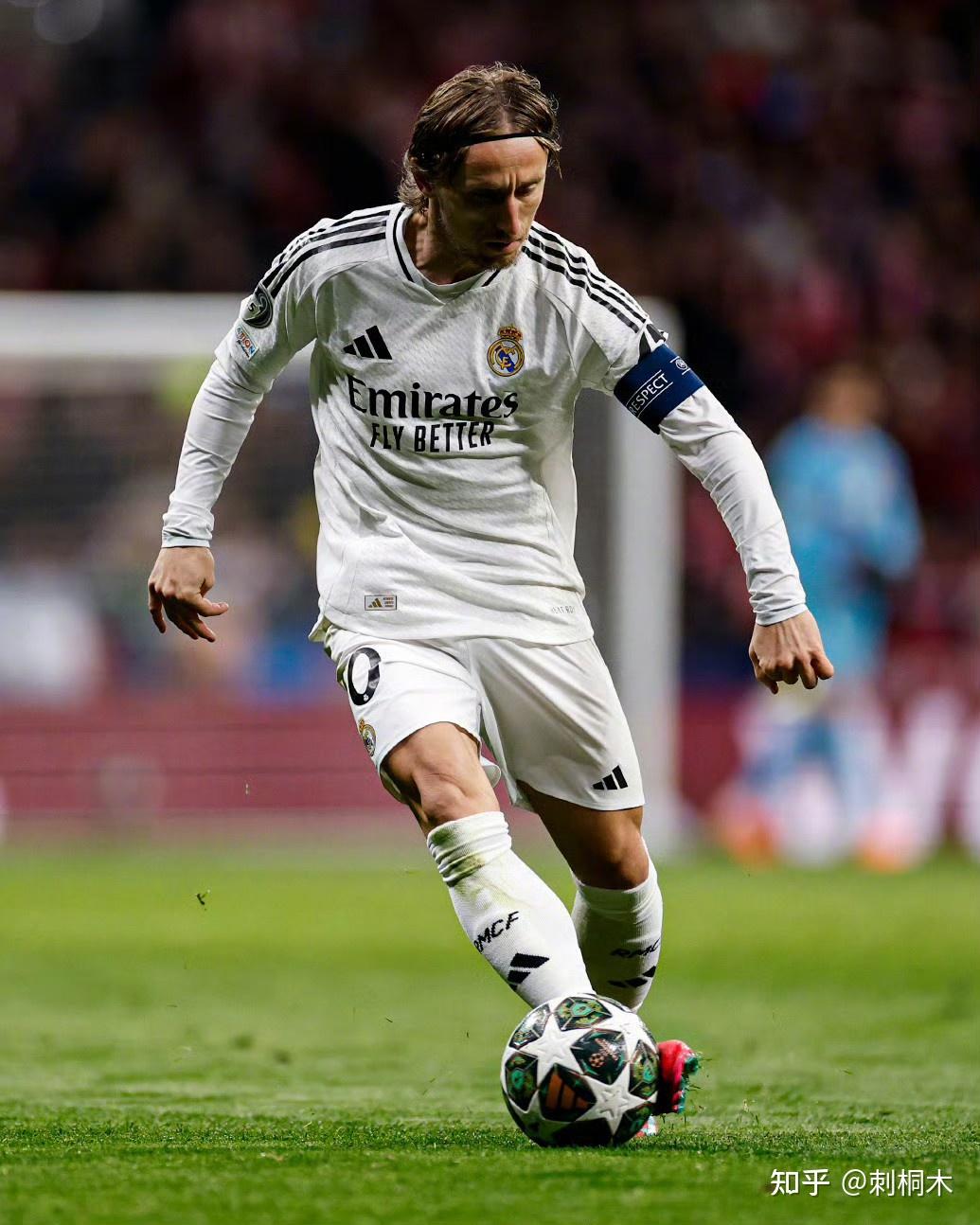 北爱尔兰小将唐利：在热刺时凯恩帮了我很多，这让我喜欢回撤