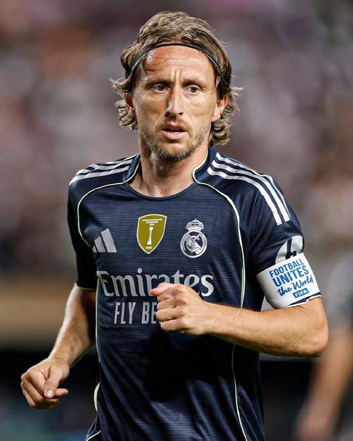 法尔克：阿斯拉尼进入拜仁和多特引援名单，球员解约金3000万