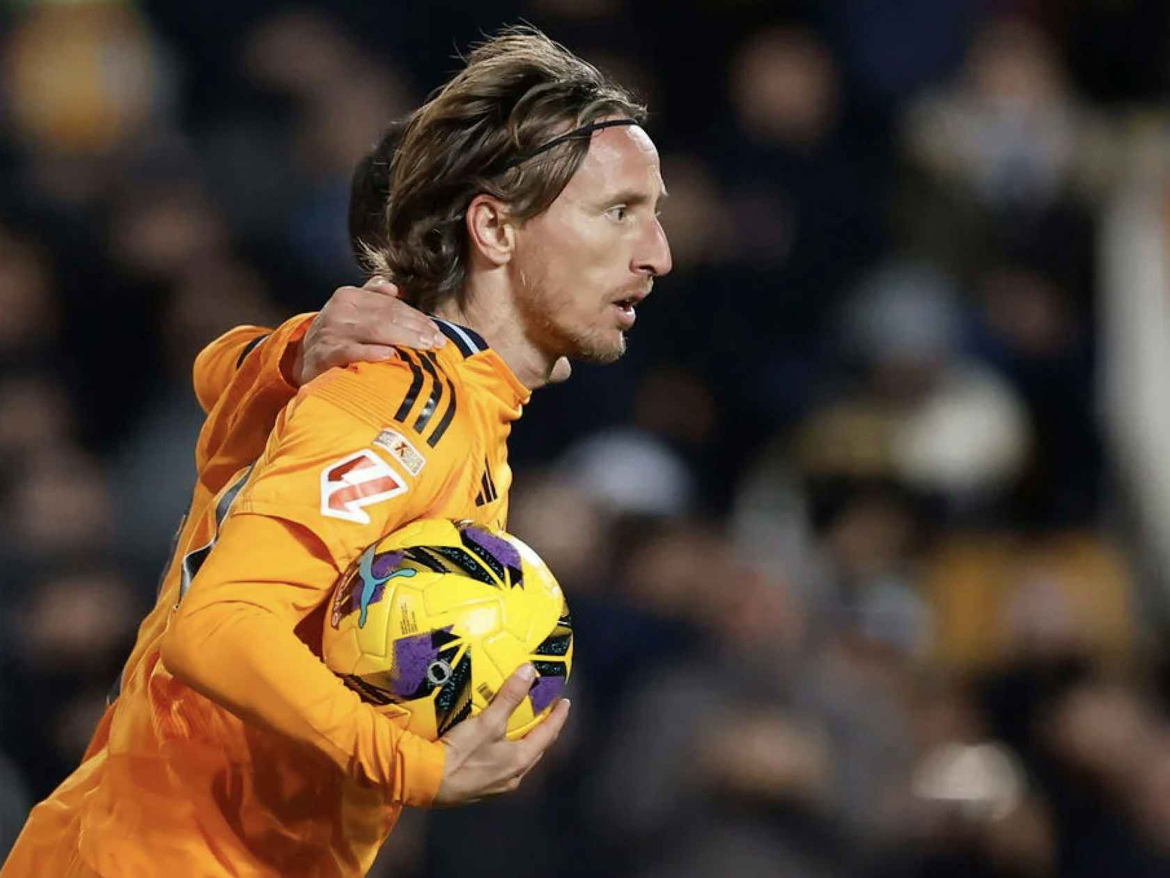 世体：阿隆索回归获利物浦球迷热烈欢迎，阿诺德却遭嘘声相待