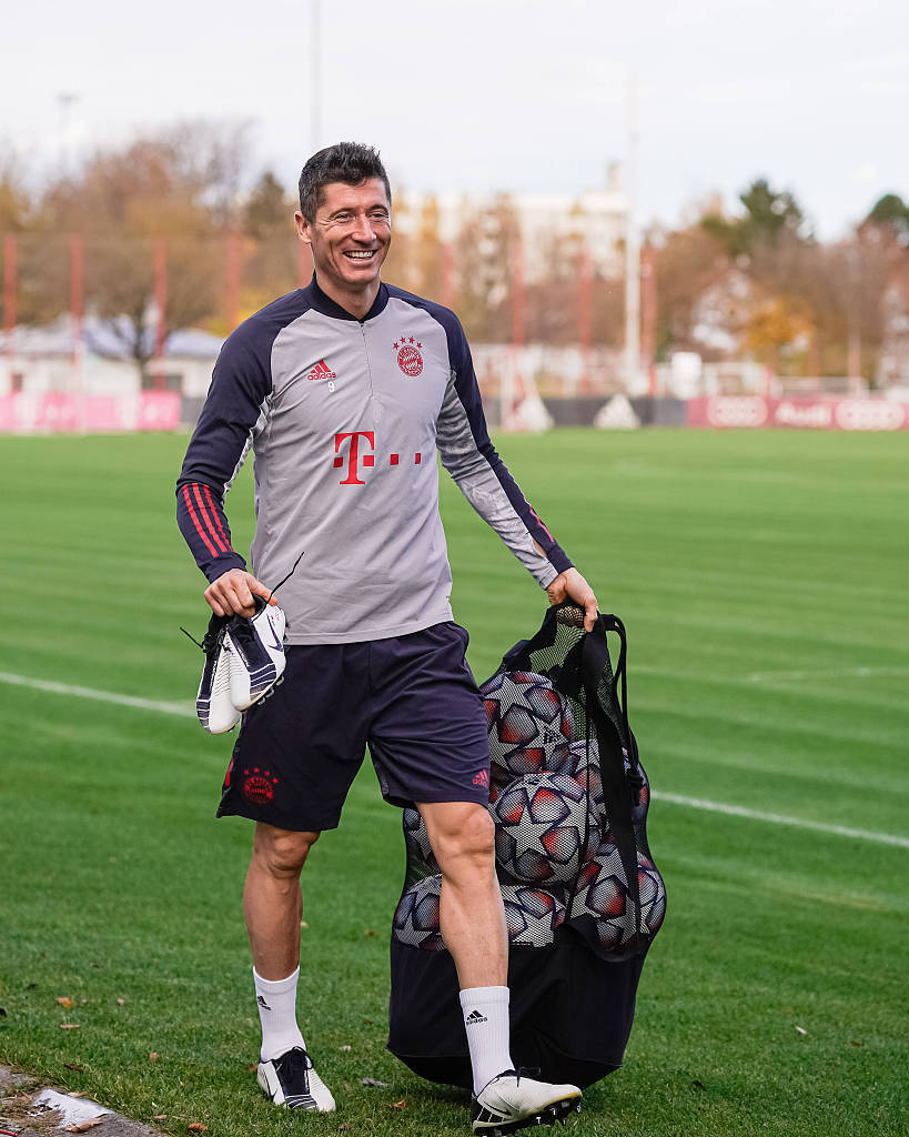 自然年国家队+顶级联赛俱乐部进球数历史前10：梅西91球第1