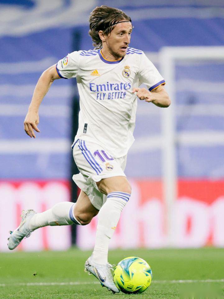 图片报：多特内部认为小贝林踢得过于保守，不过仍然信任他