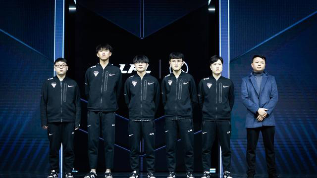 通过他的努 通过他的努